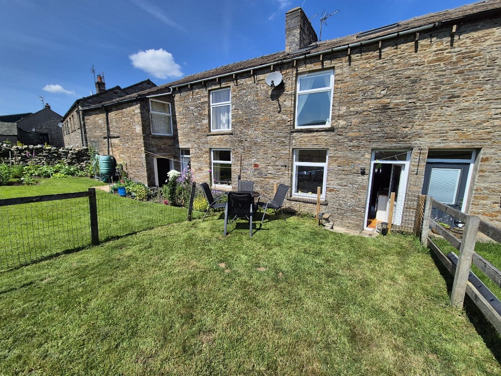 Lancaster Cottage rear garden and patio